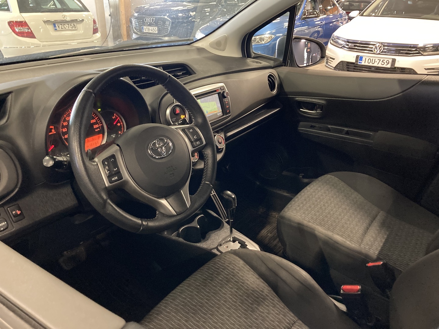 TOYOTA Yaris 2014