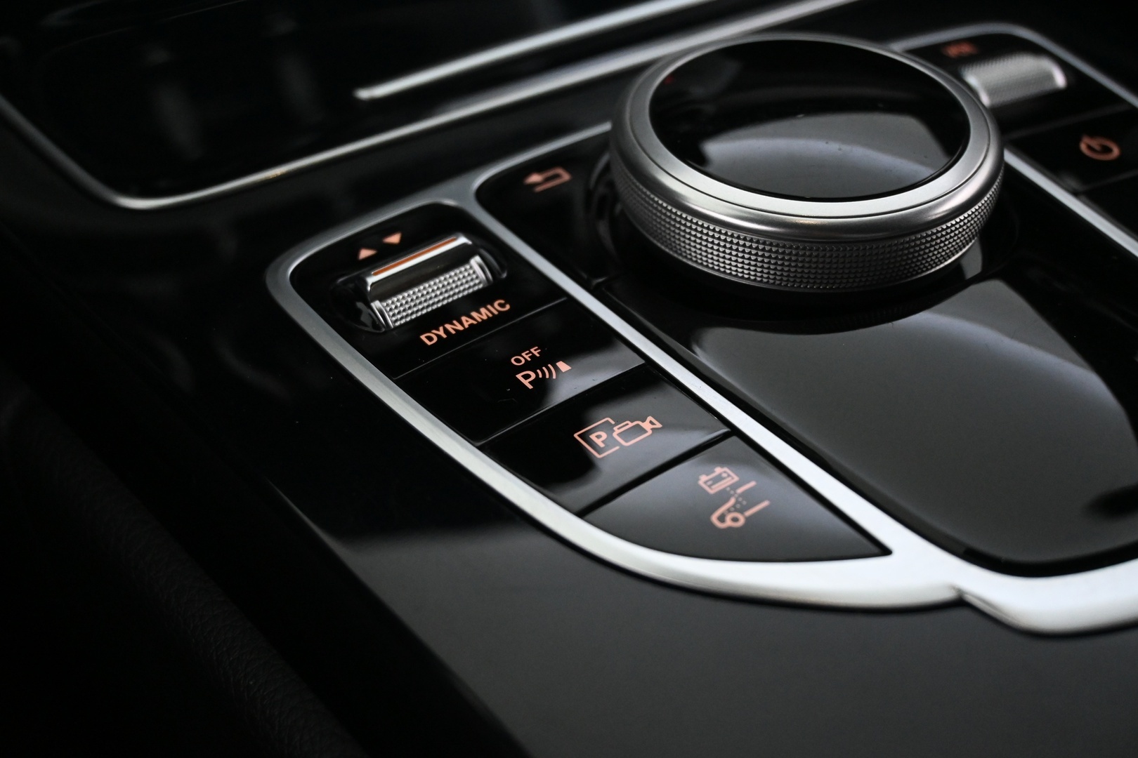 MERCEDES-BENZ C 2020