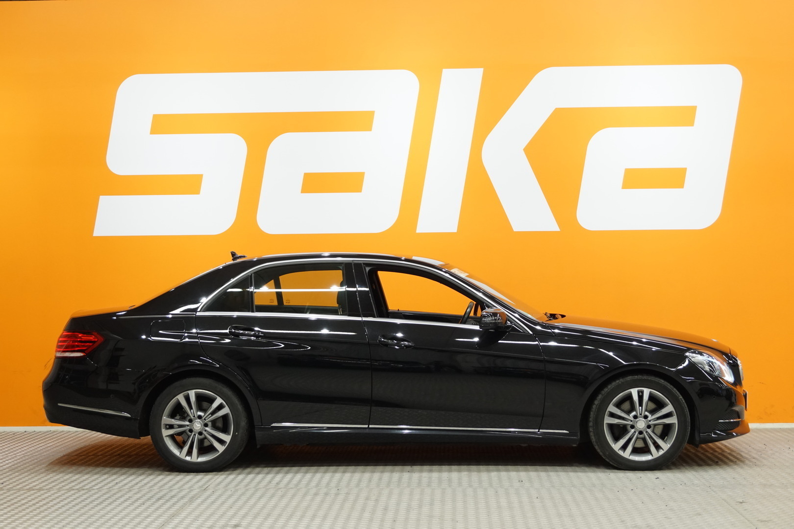 MERCEDES-BENZ E 2013