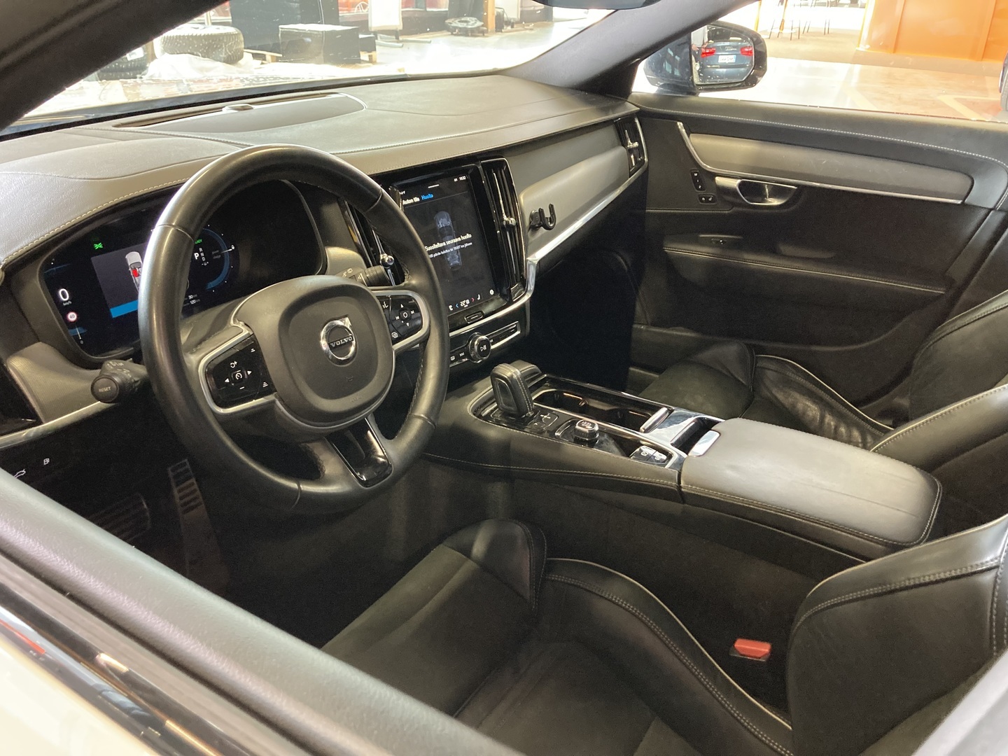 VOLVO V90 2022