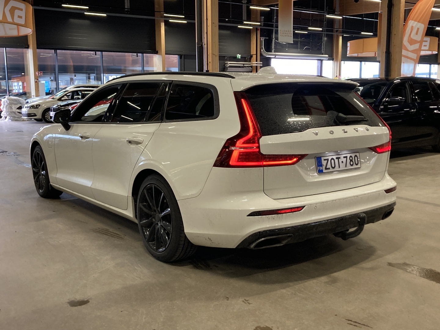 VOLVO V60 2020