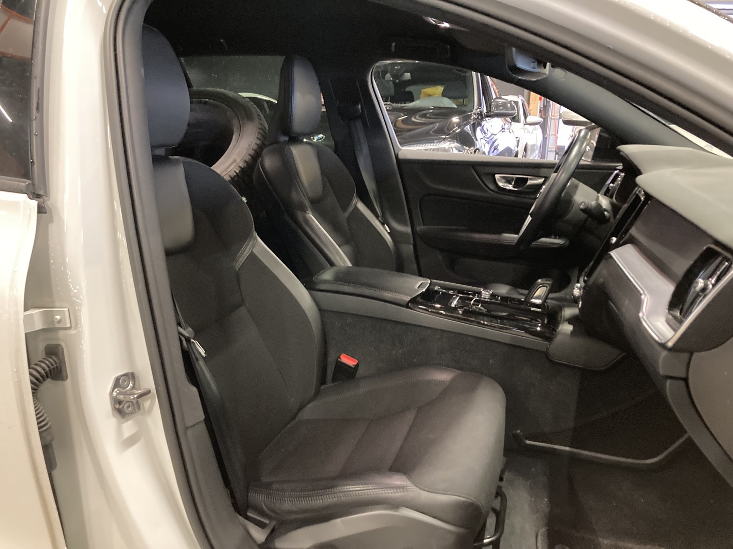 VOLVO V60 2020