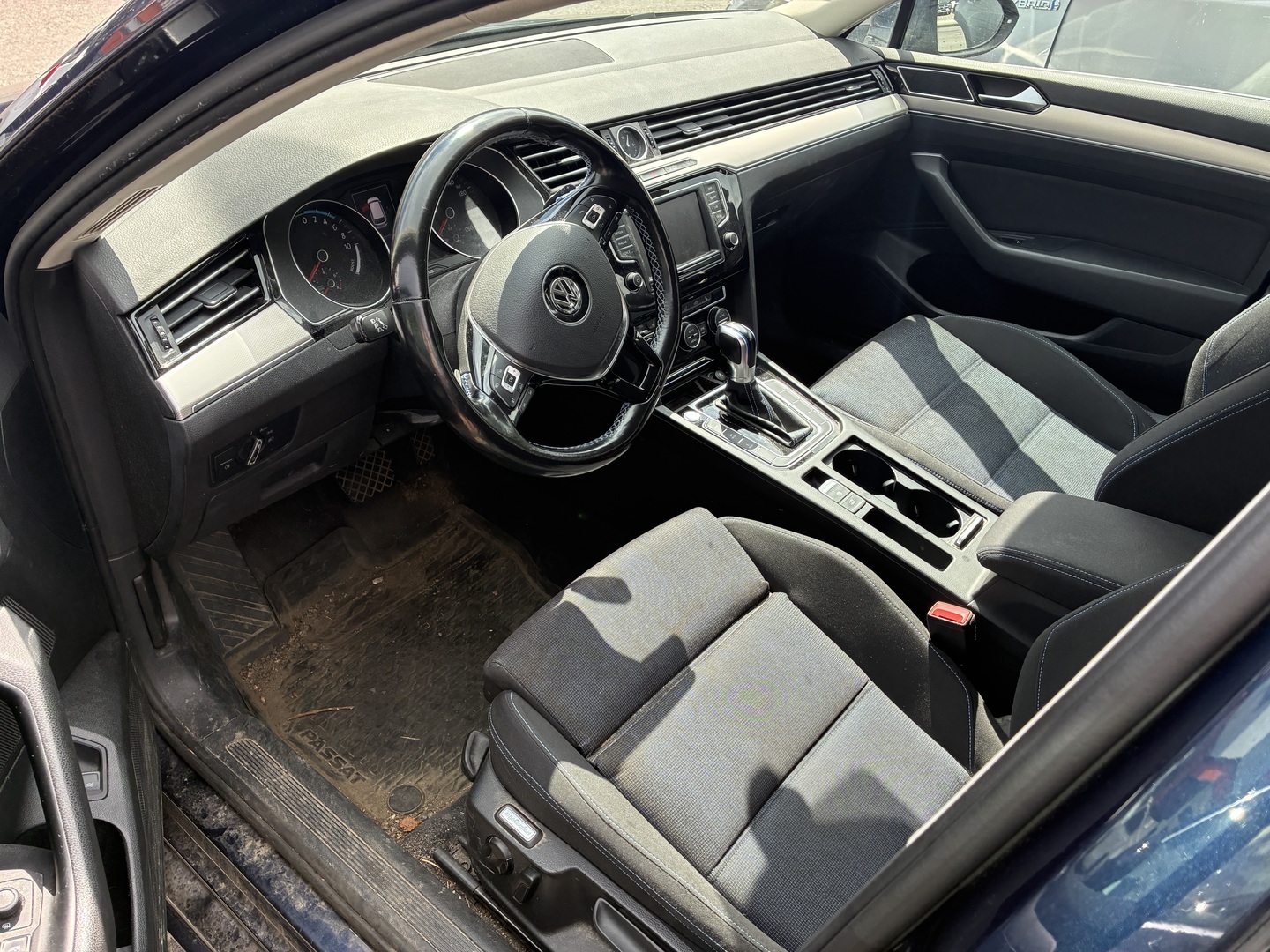 VOLKSWAGEN Passat 2017
