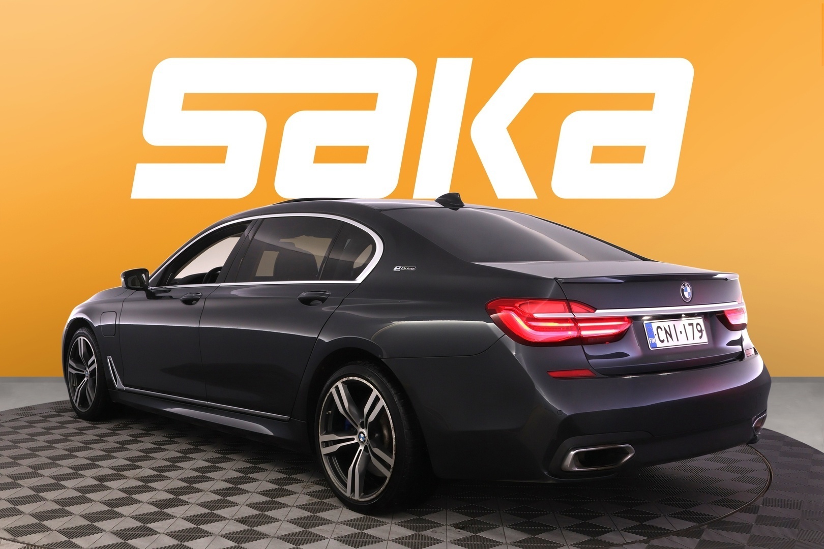BMW 740 2018