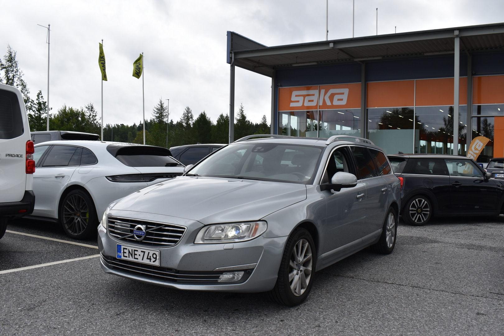 VOLVO V70 2015