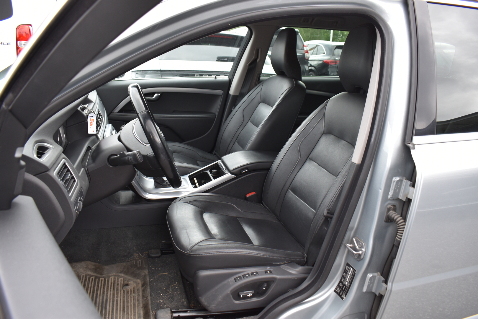 VOLVO V70 2015