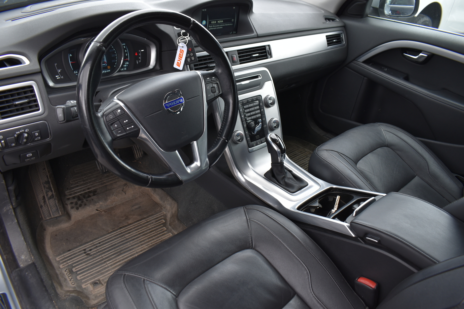 VOLVO V70 2015