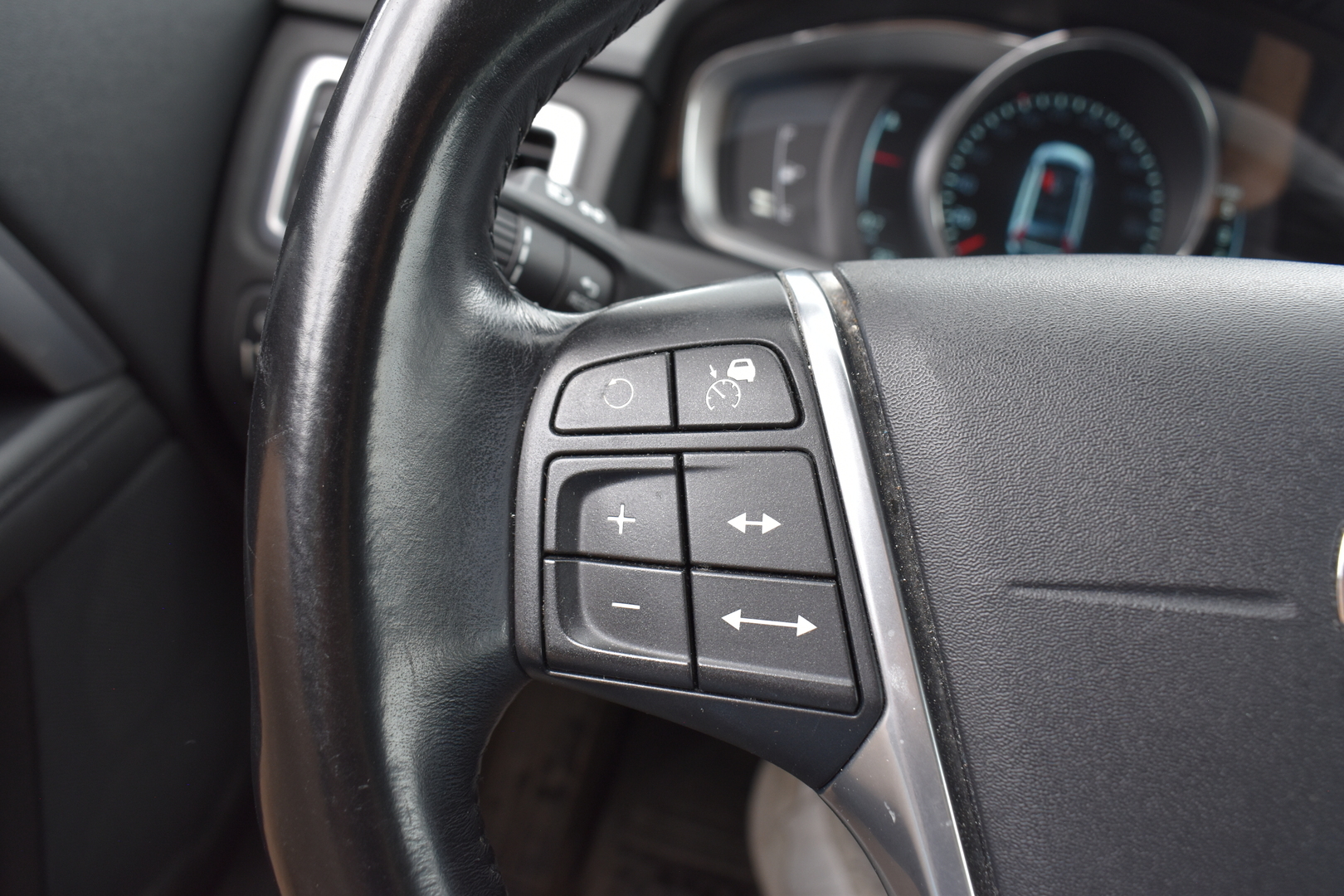 VOLVO V70 2015
