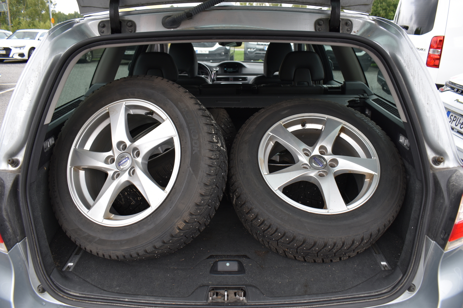 VOLVO V70 2015