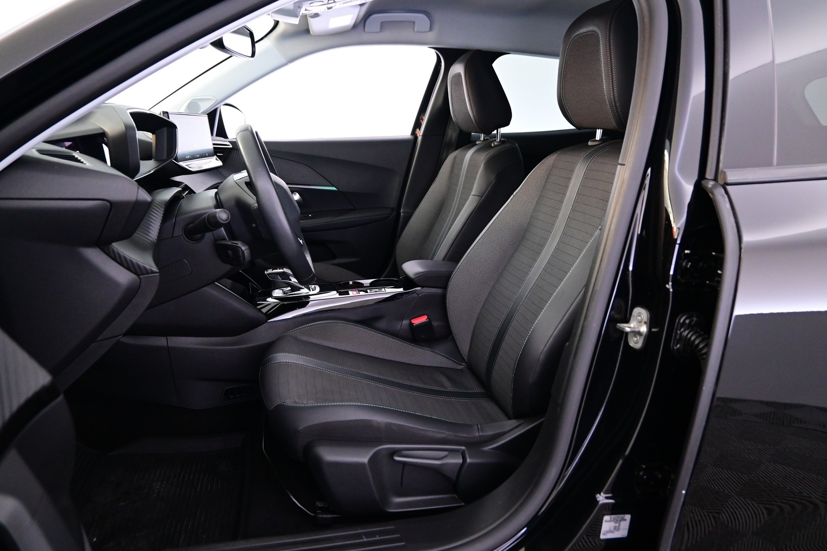 PEUGEOT e-2008 2022