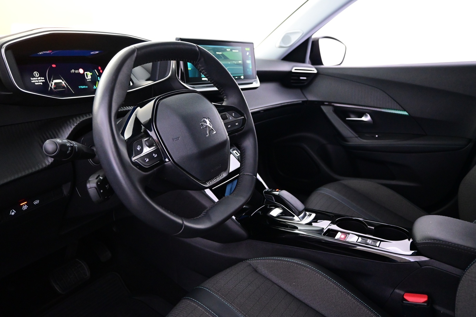 PEUGEOT e-2008 2022
