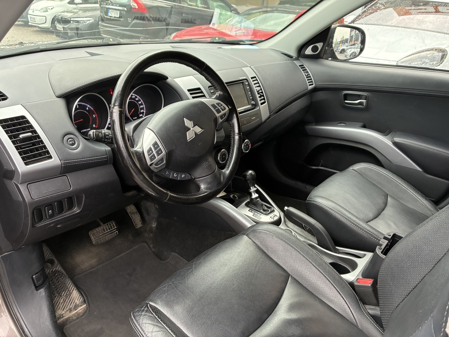 MITSUBISHI Outlander 2012