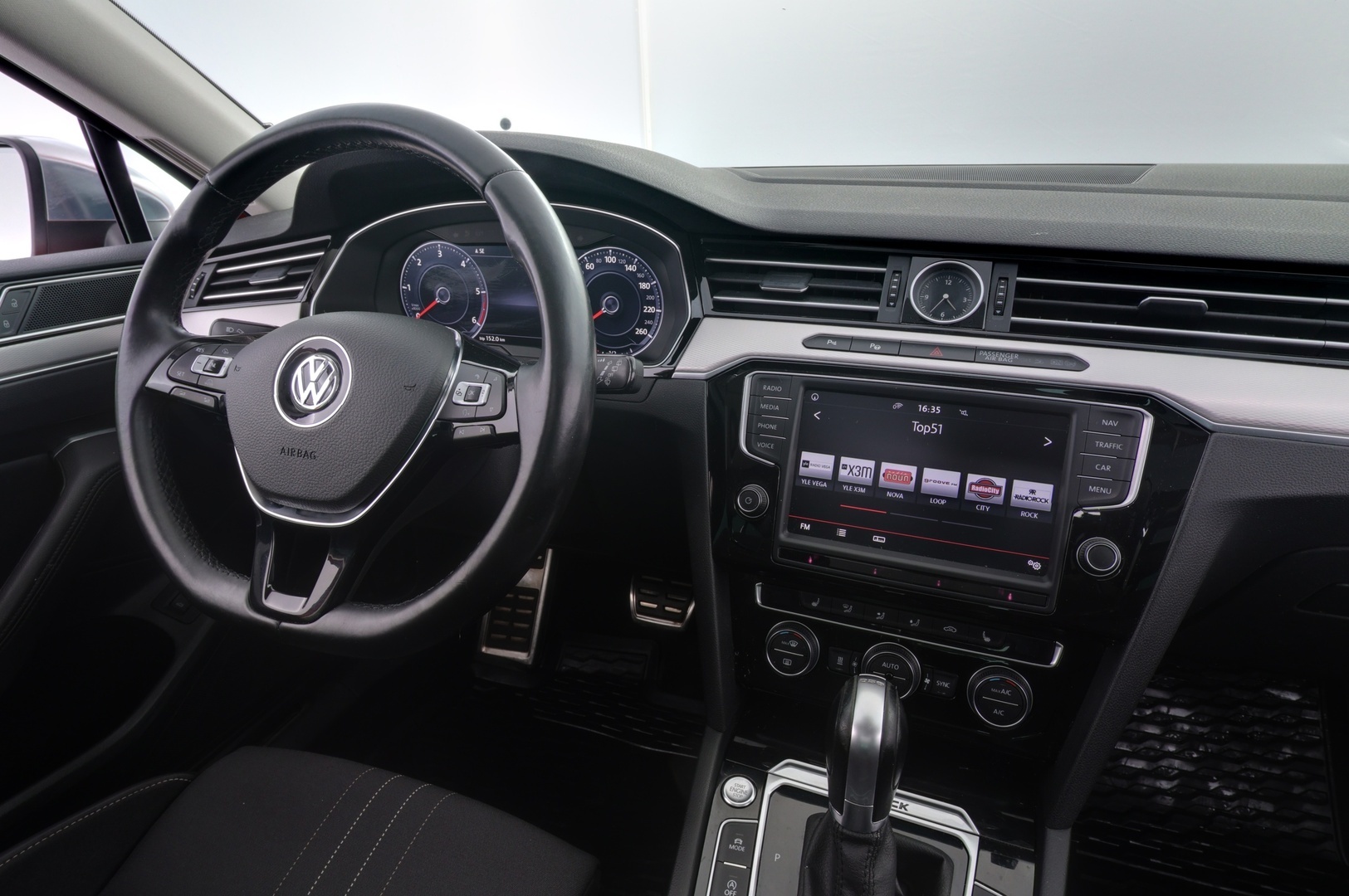VOLKSWAGEN Passat 2016