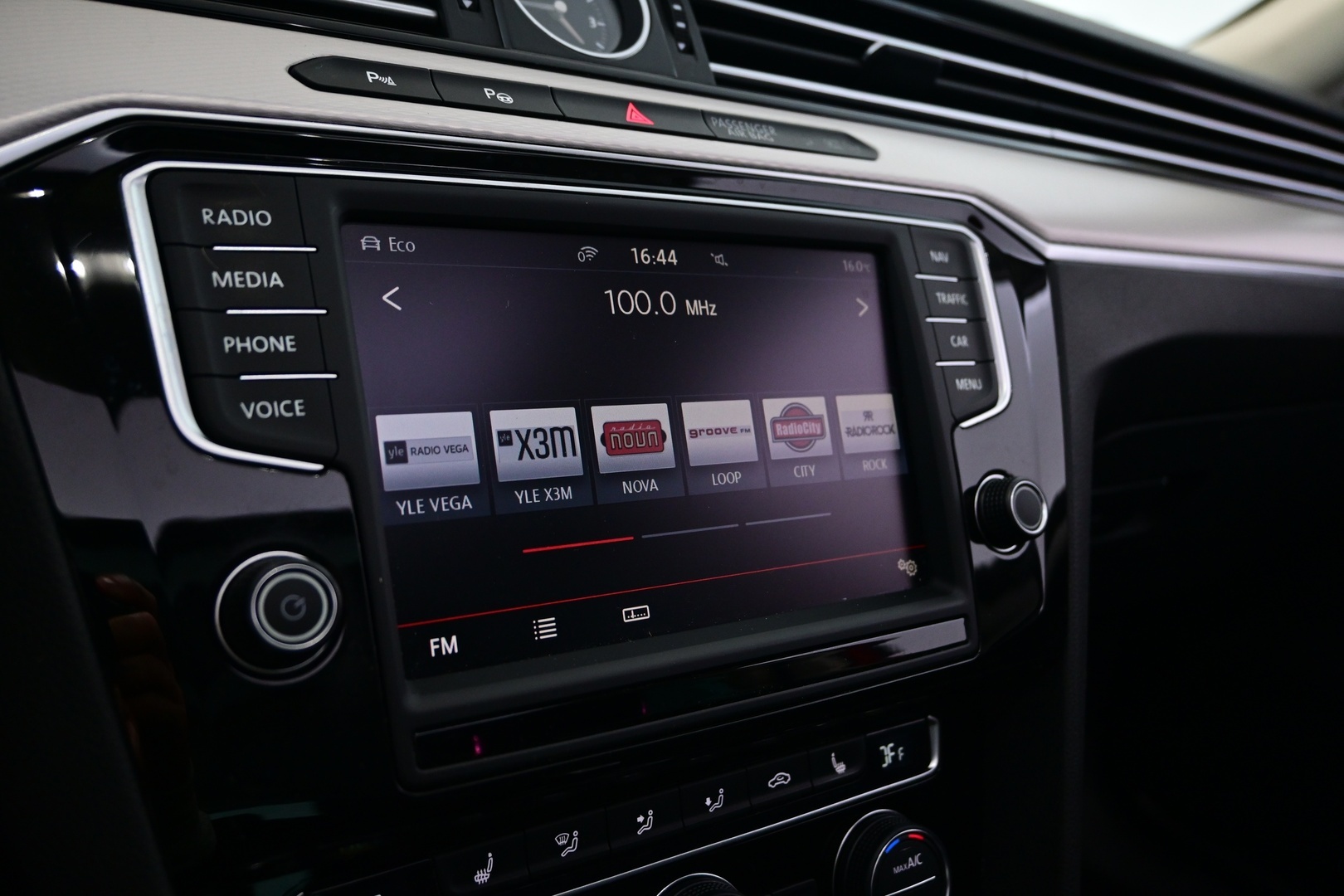 VOLKSWAGEN Passat 2016