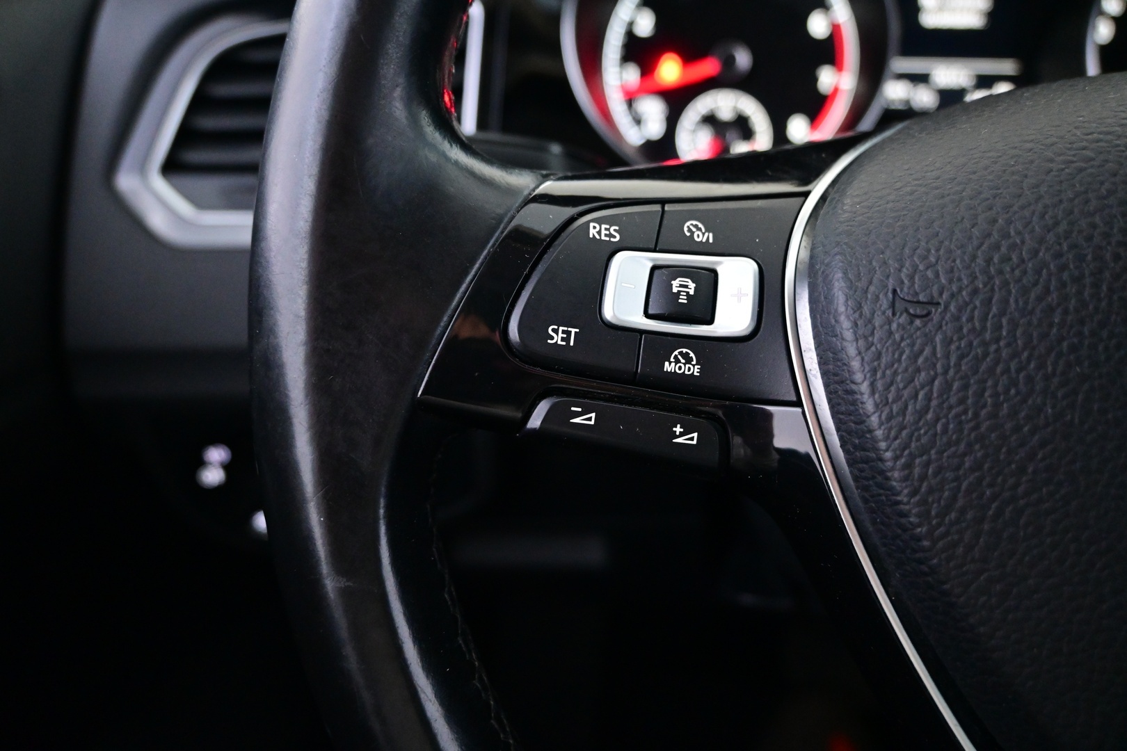 VOLKSWAGEN Golf Sportsvan 2015