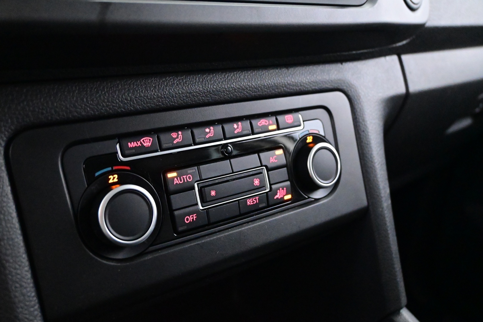 VOLKSWAGEN Amarok 2011