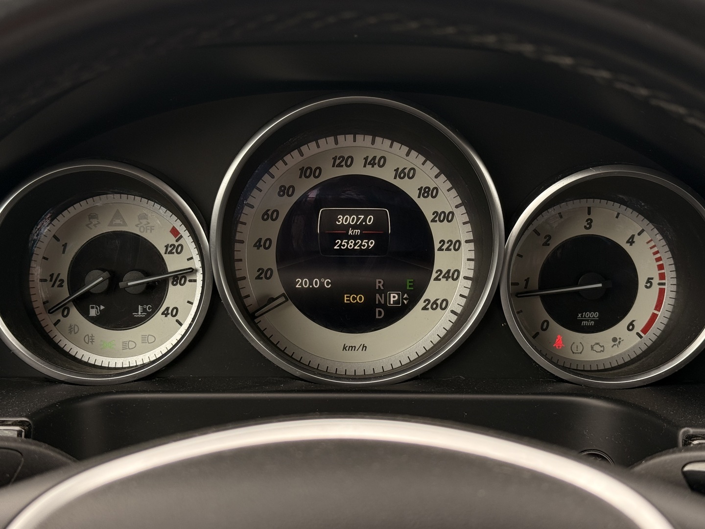 MERCEDES-BENZ E 2015