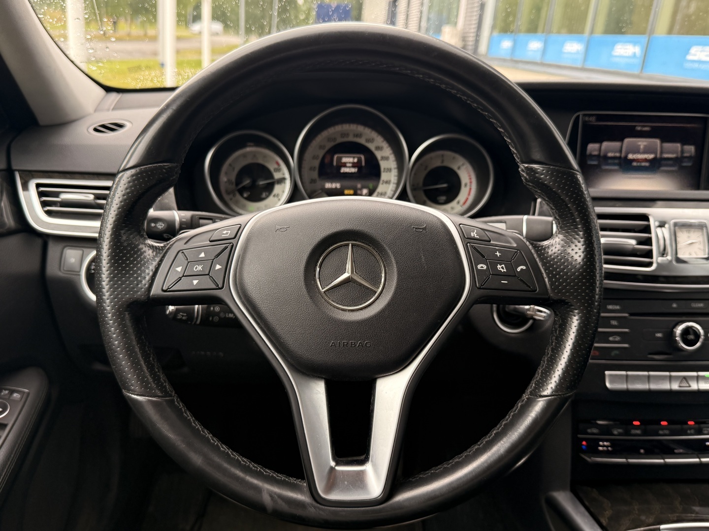 MERCEDES-BENZ E 2015