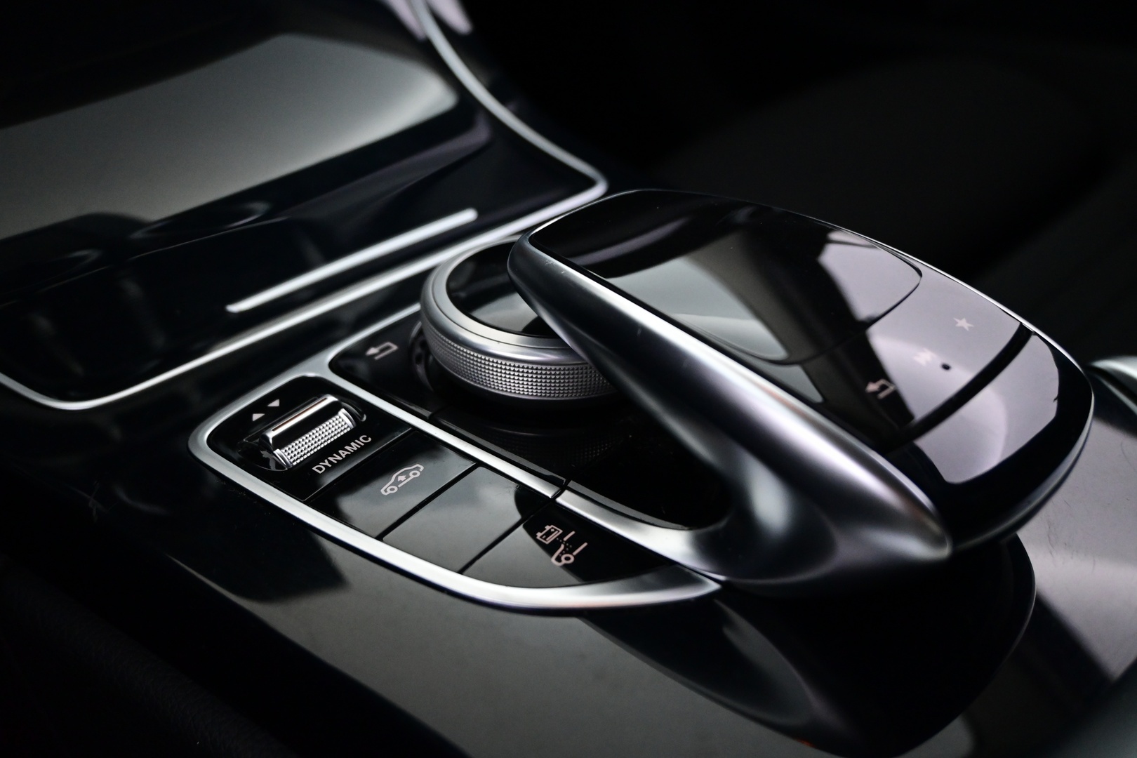 MERCEDES-BENZ C 2018