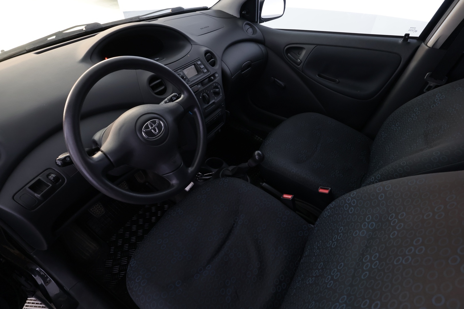 TOYOTA Yaris 2003