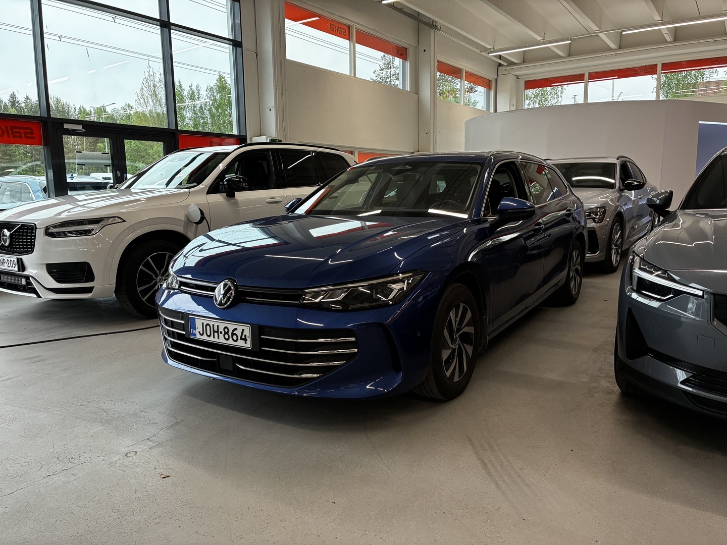 VOLKSWAGEN Passat 2024
