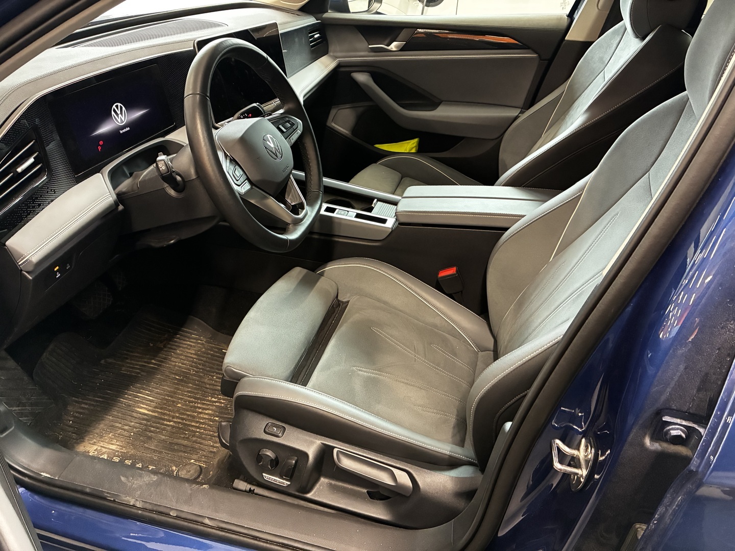 VOLKSWAGEN Passat 2024