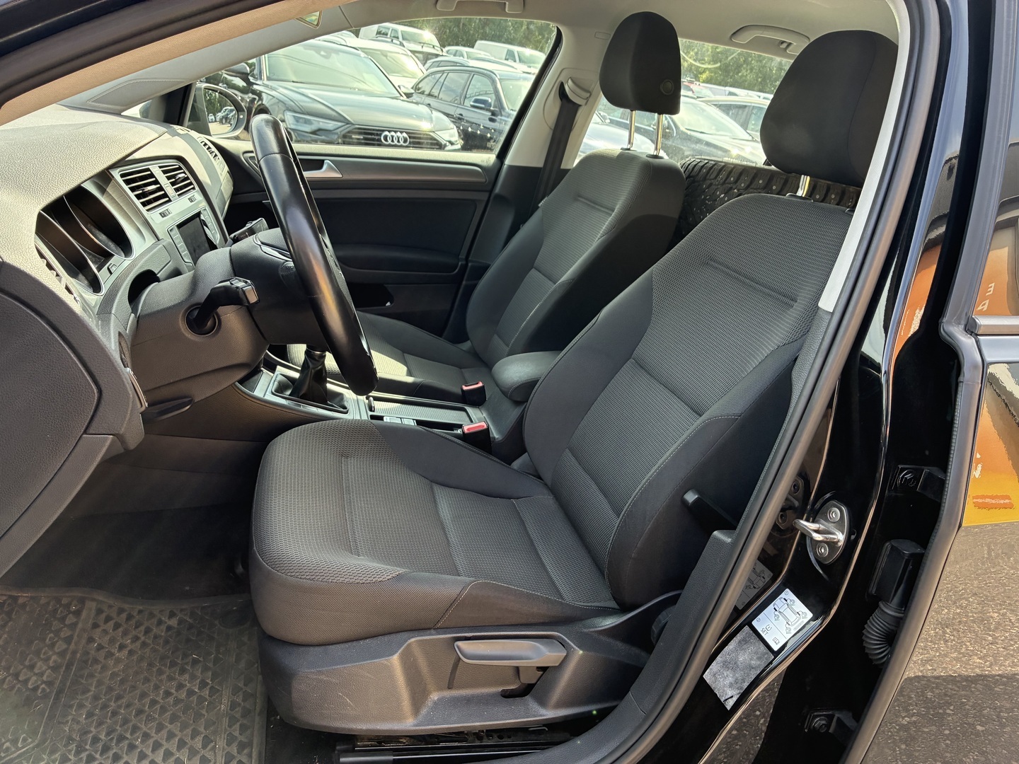 VOLKSWAGEN Golf 2014