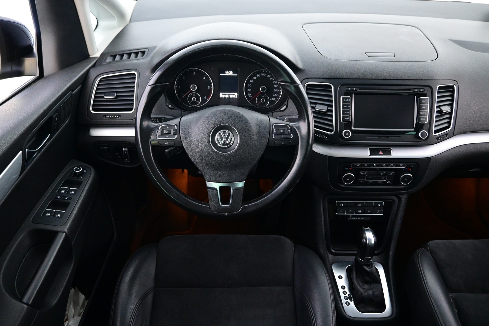 VOLKSWAGEN Sharan 2012