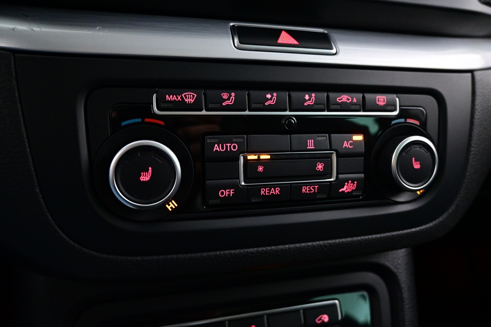 VOLKSWAGEN Sharan 2012