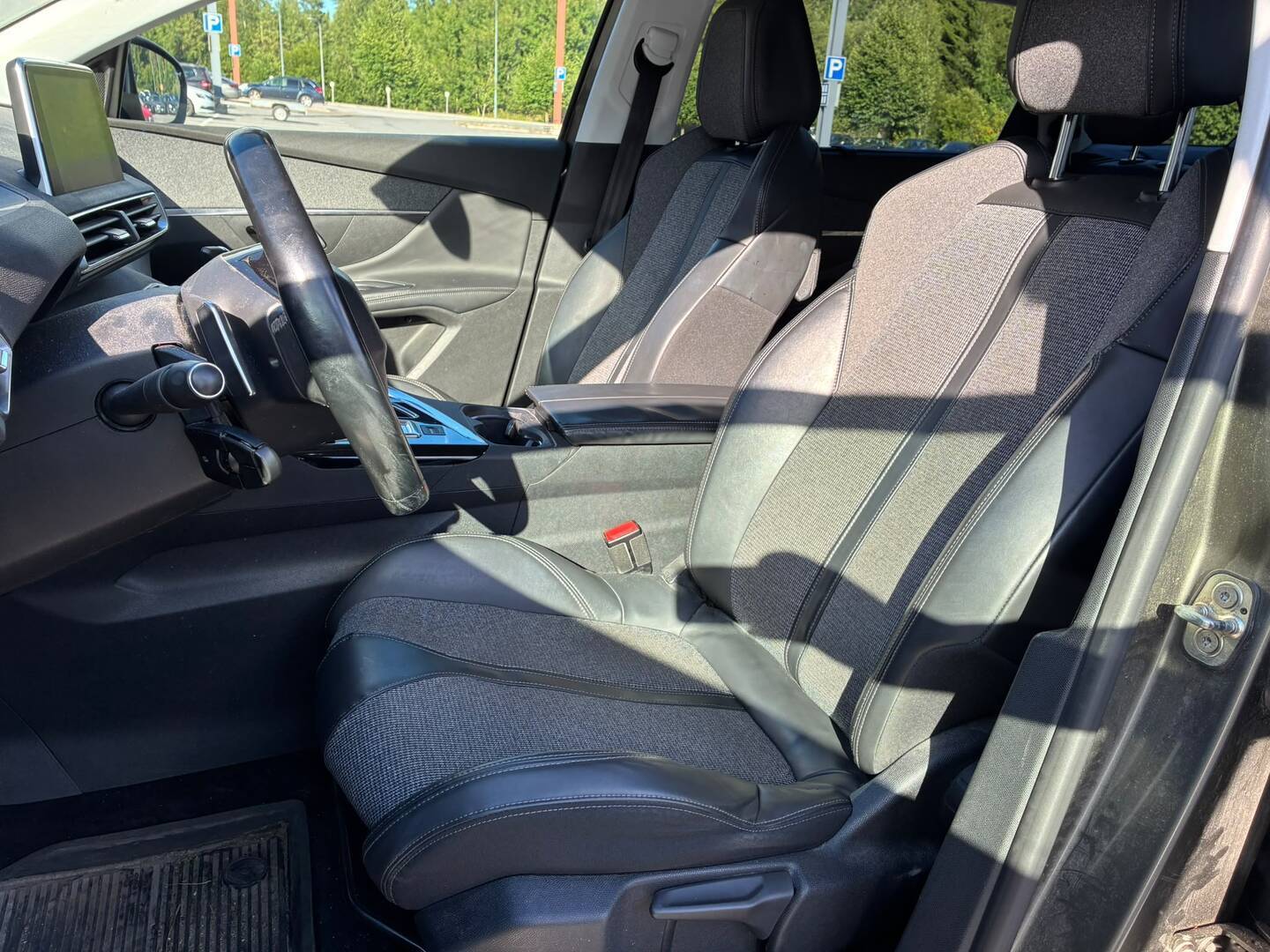 PEUGEOT 5008 2018