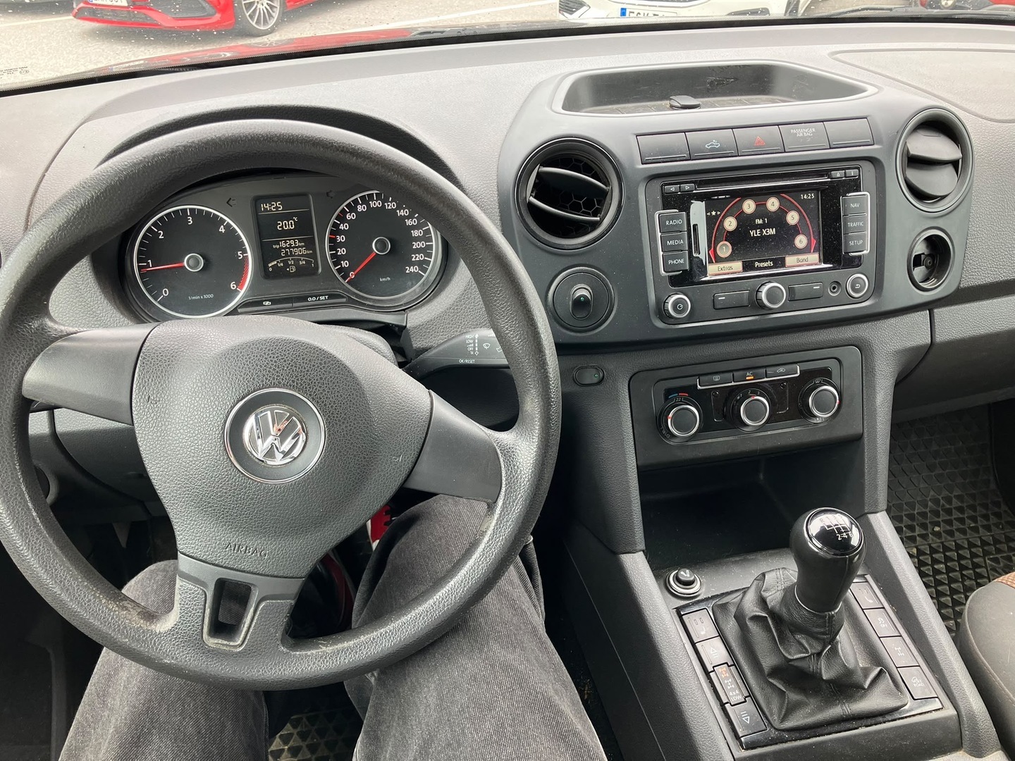 VOLKSWAGEN Amarok 2011