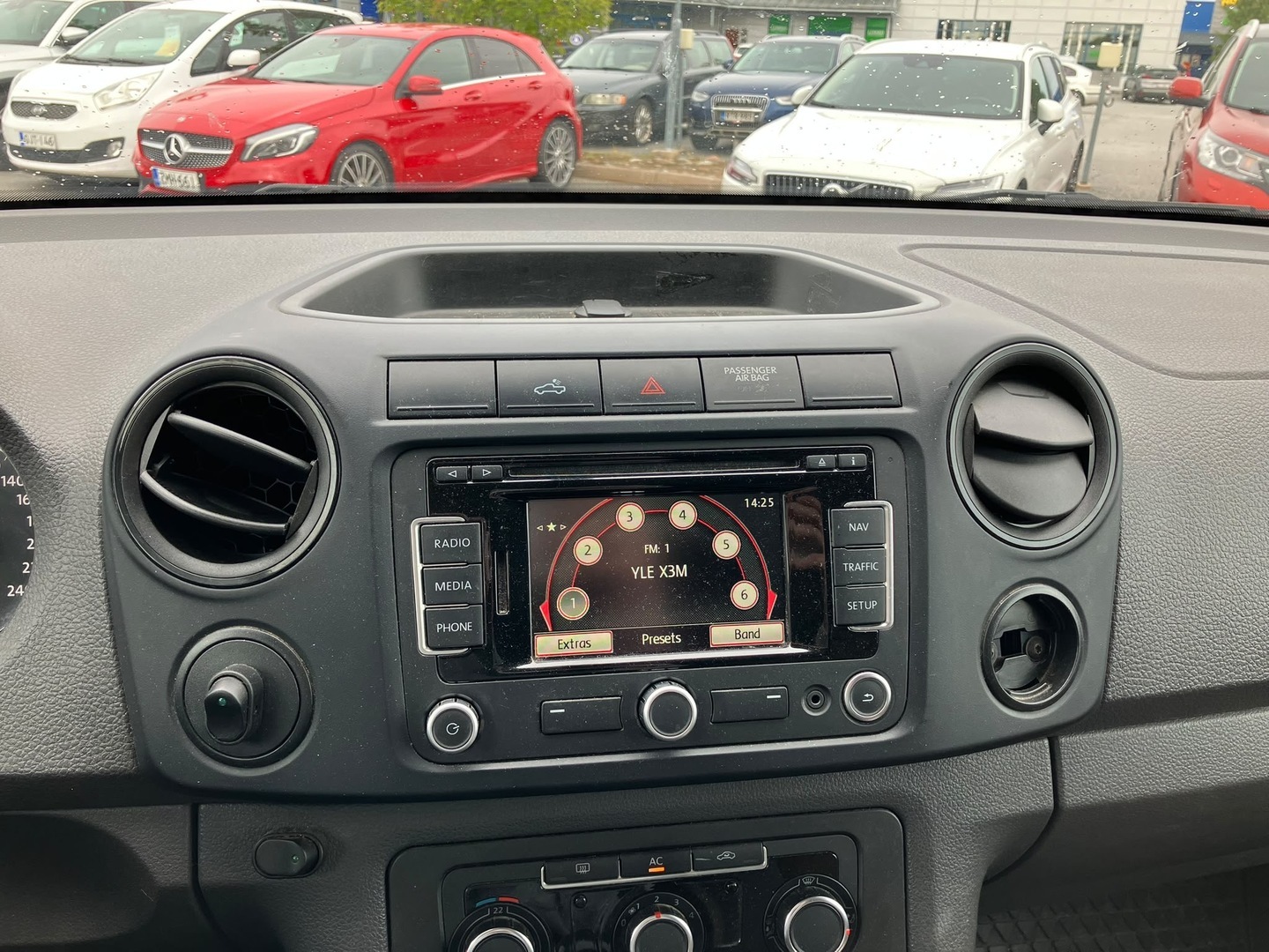 VOLKSWAGEN Amarok 2011