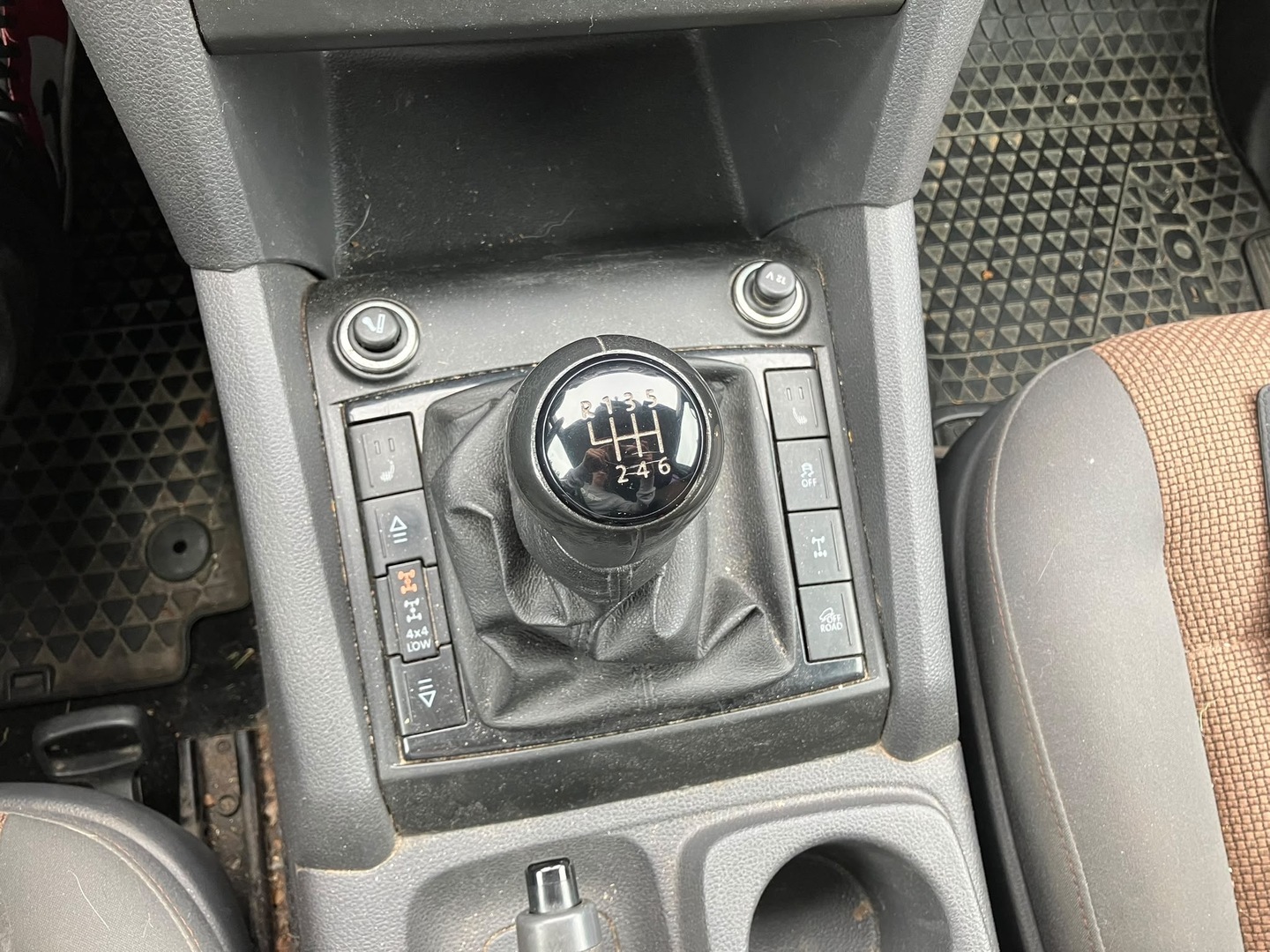 VOLKSWAGEN Amarok 2011