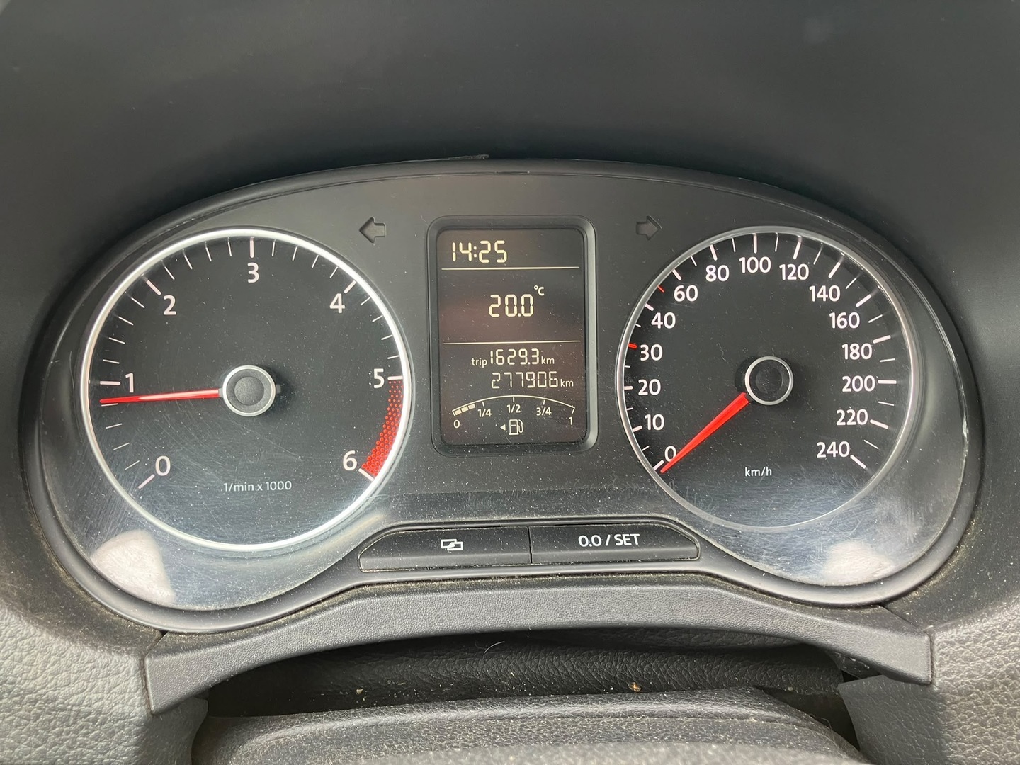 VOLKSWAGEN Amarok 2011