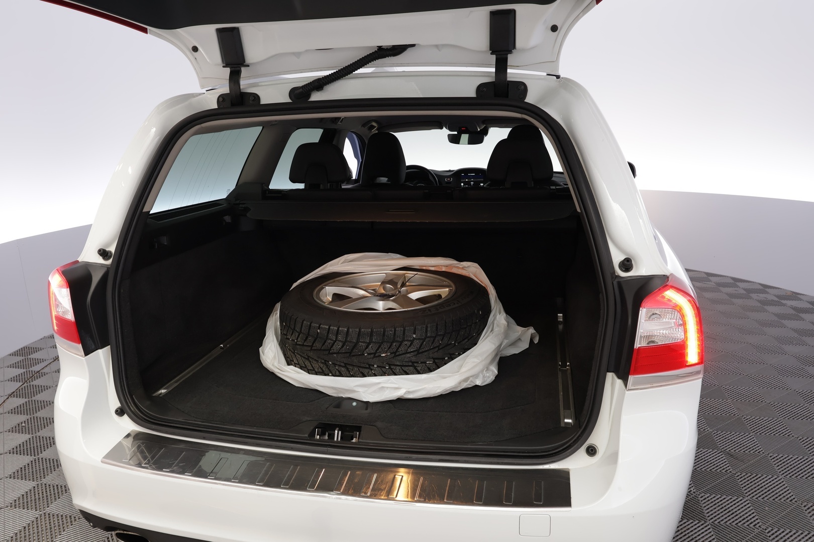 VOLVO V70 2015