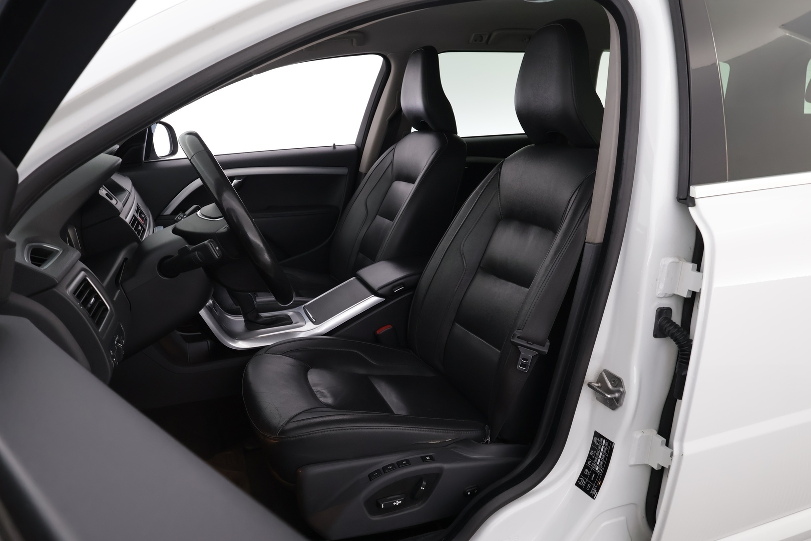 VOLVO V70 2015