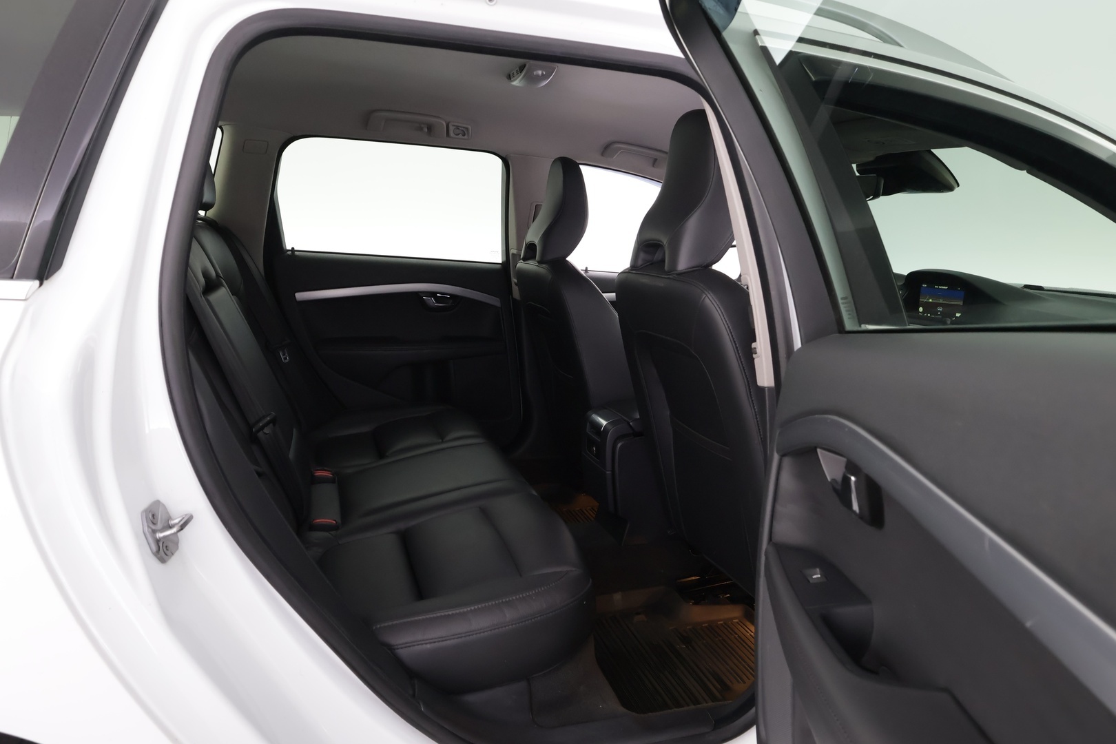 VOLVO V70 2015