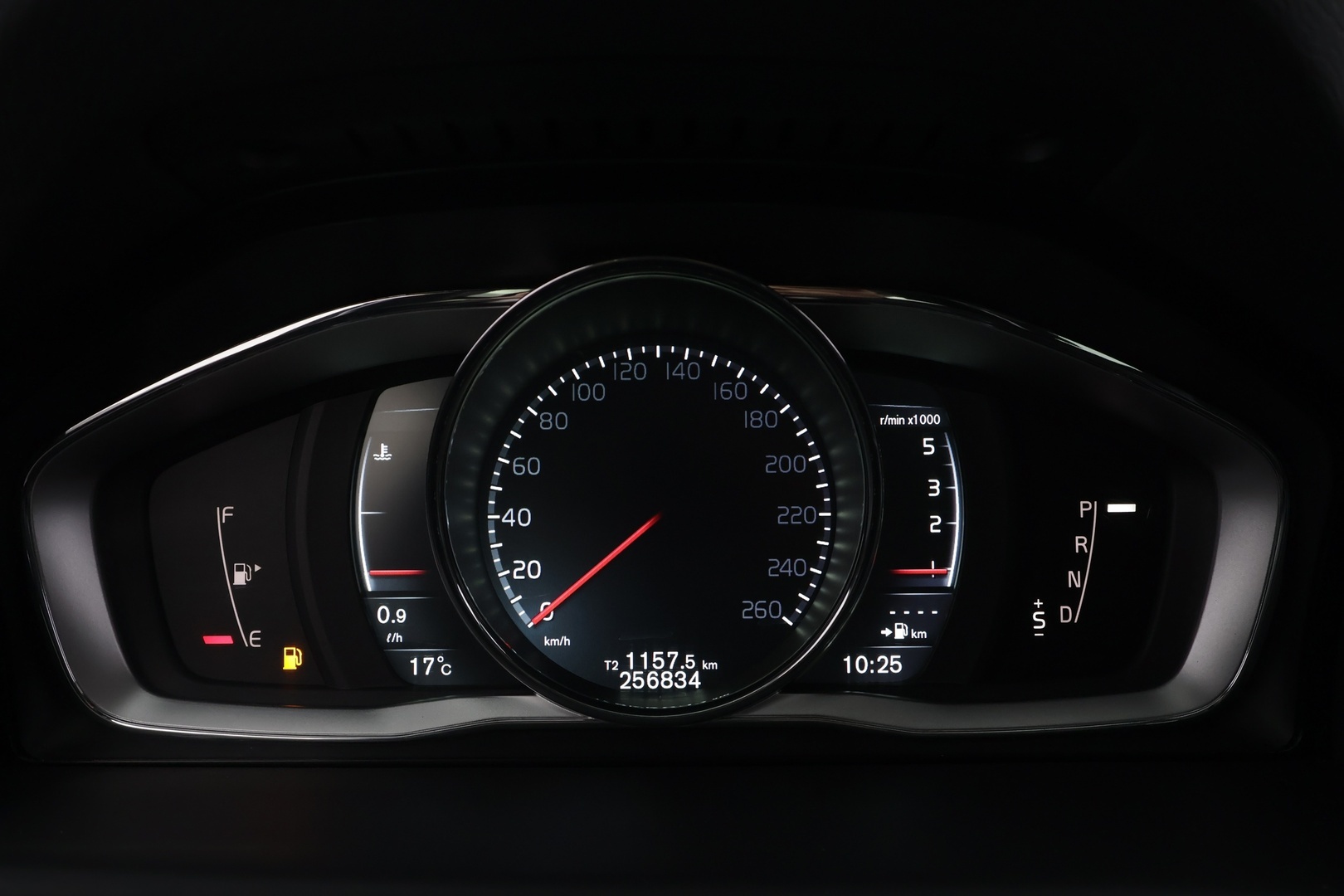 VOLVO V70 2015
