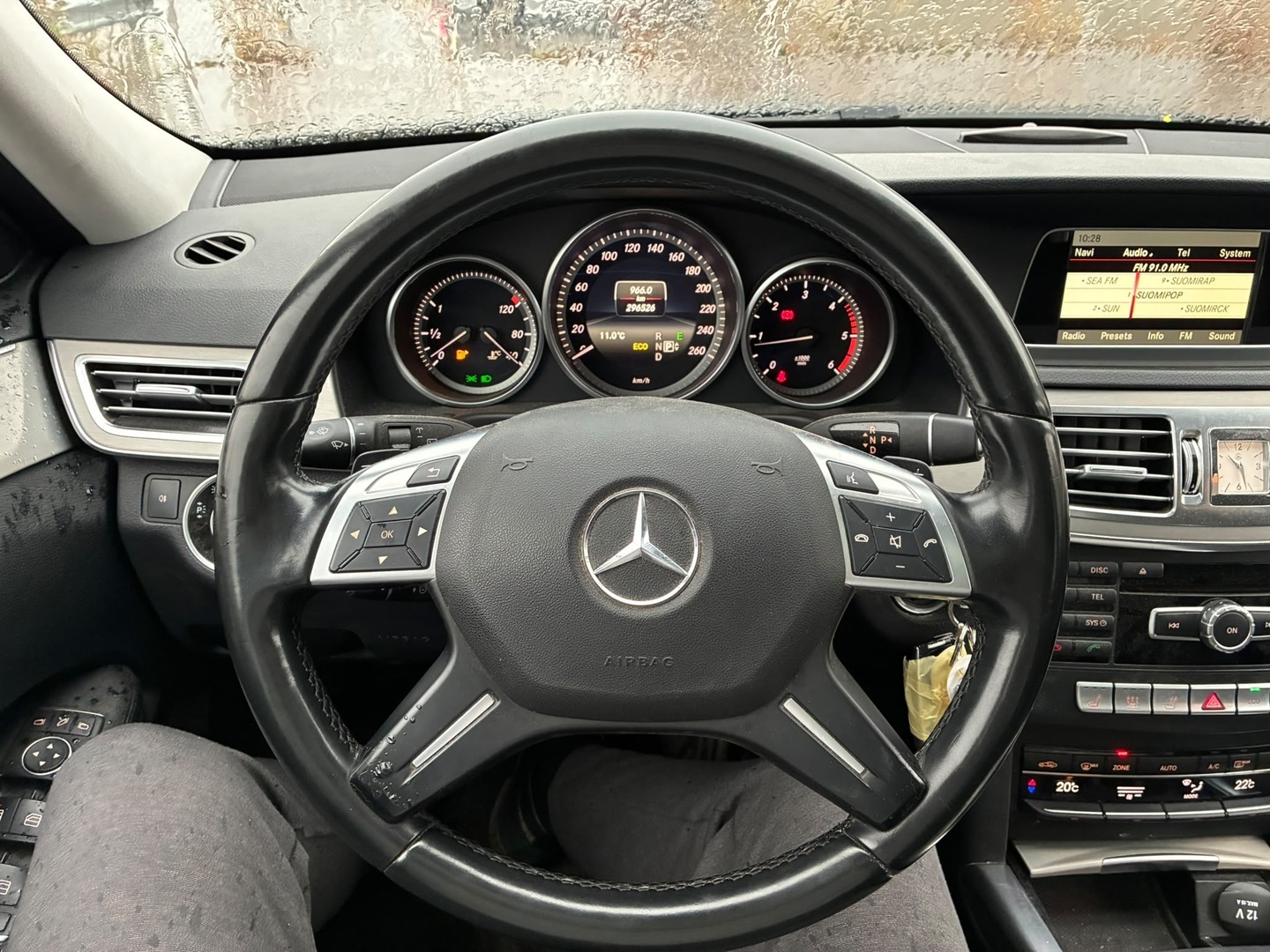 MERCEDES-BENZ E 2015