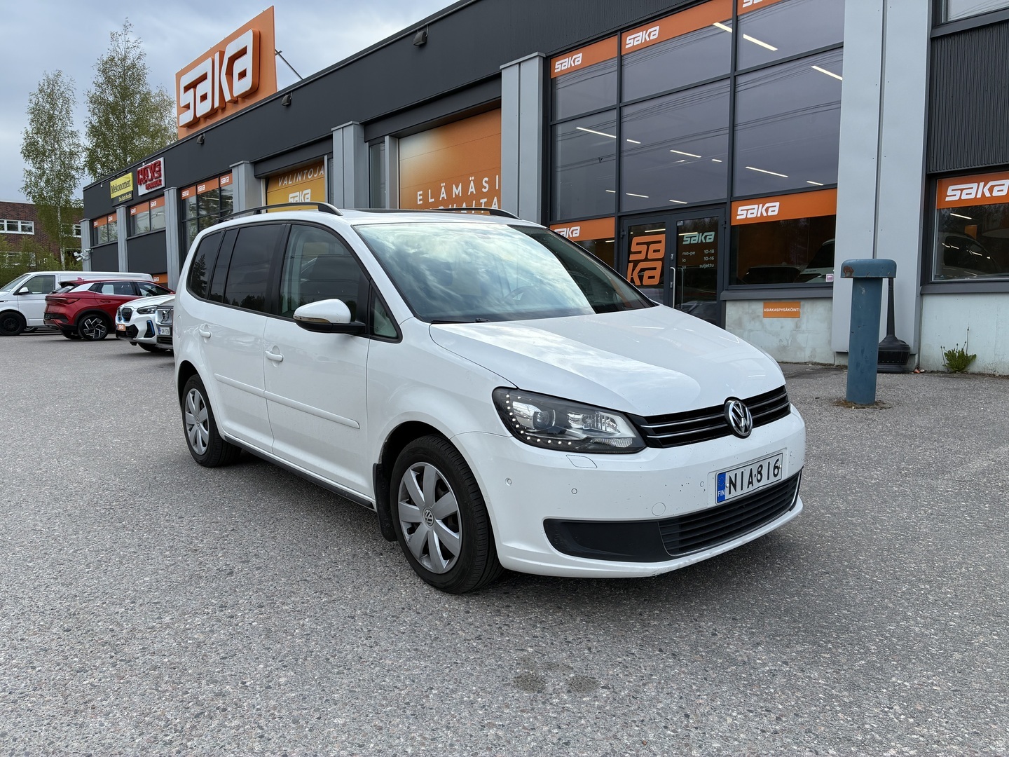 VOLKSWAGEN Touran 2012
