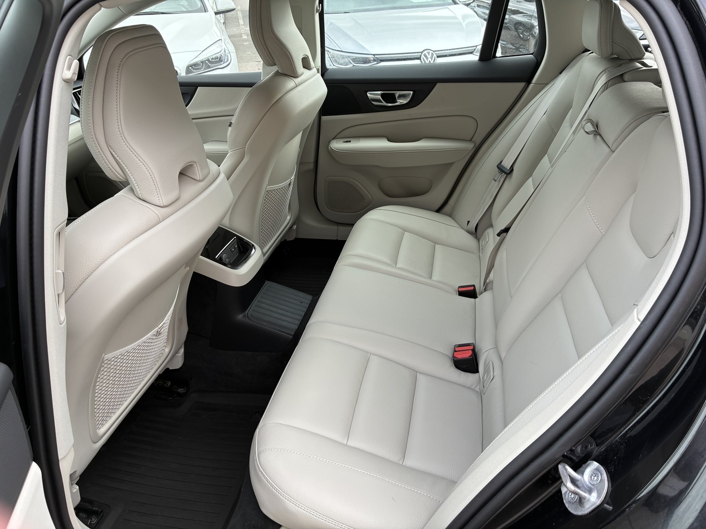 VOLVO V60 2023