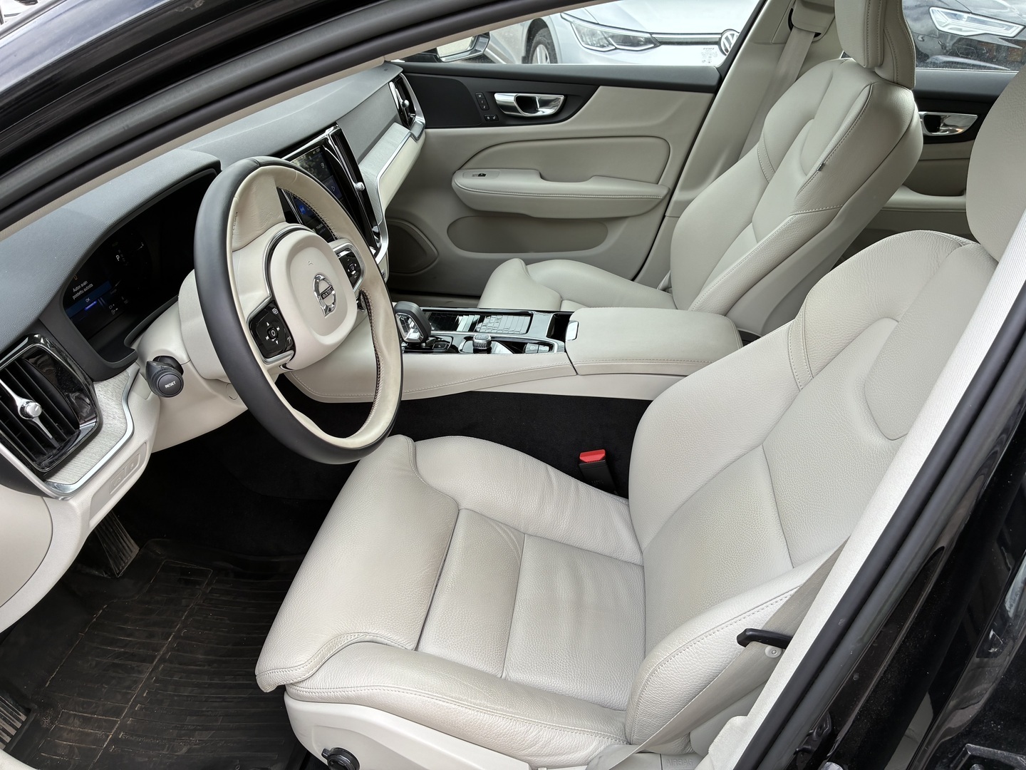 VOLVO V60 2023