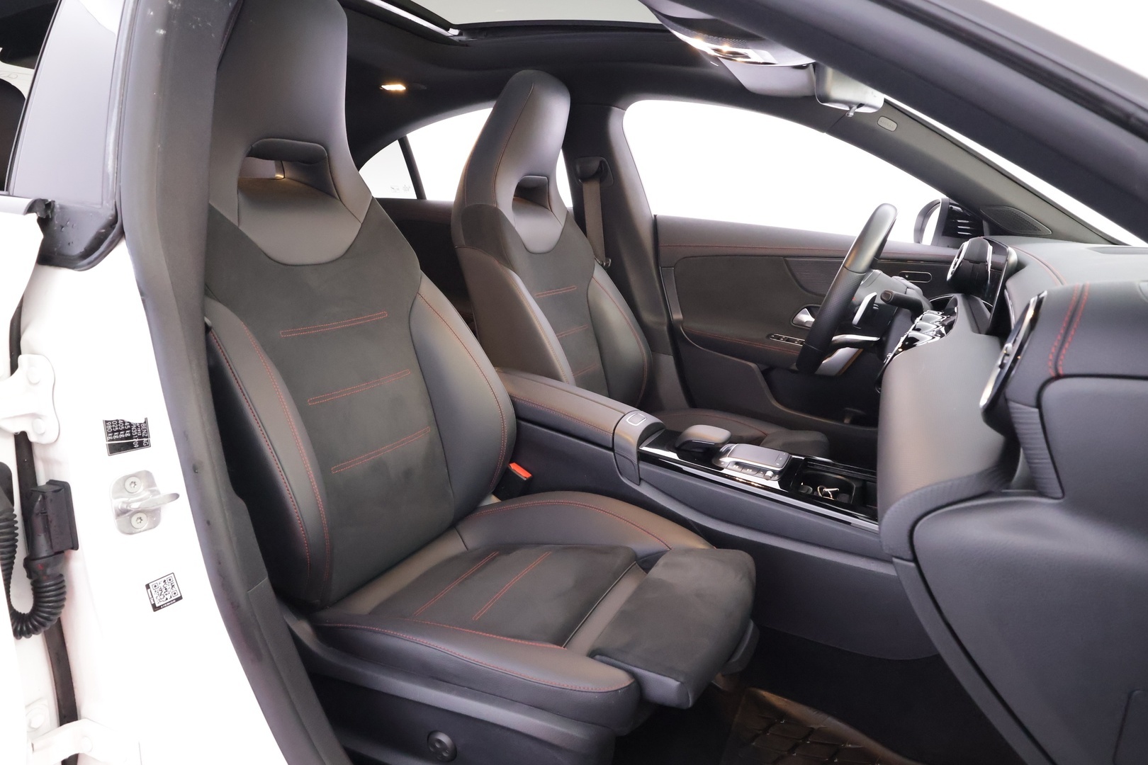 MERCEDES-BENZ CLA 2023