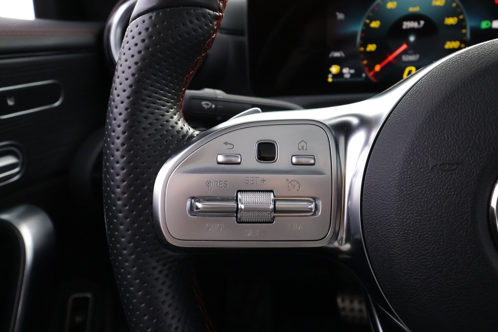 MERCEDES-BENZ CLA 2023
