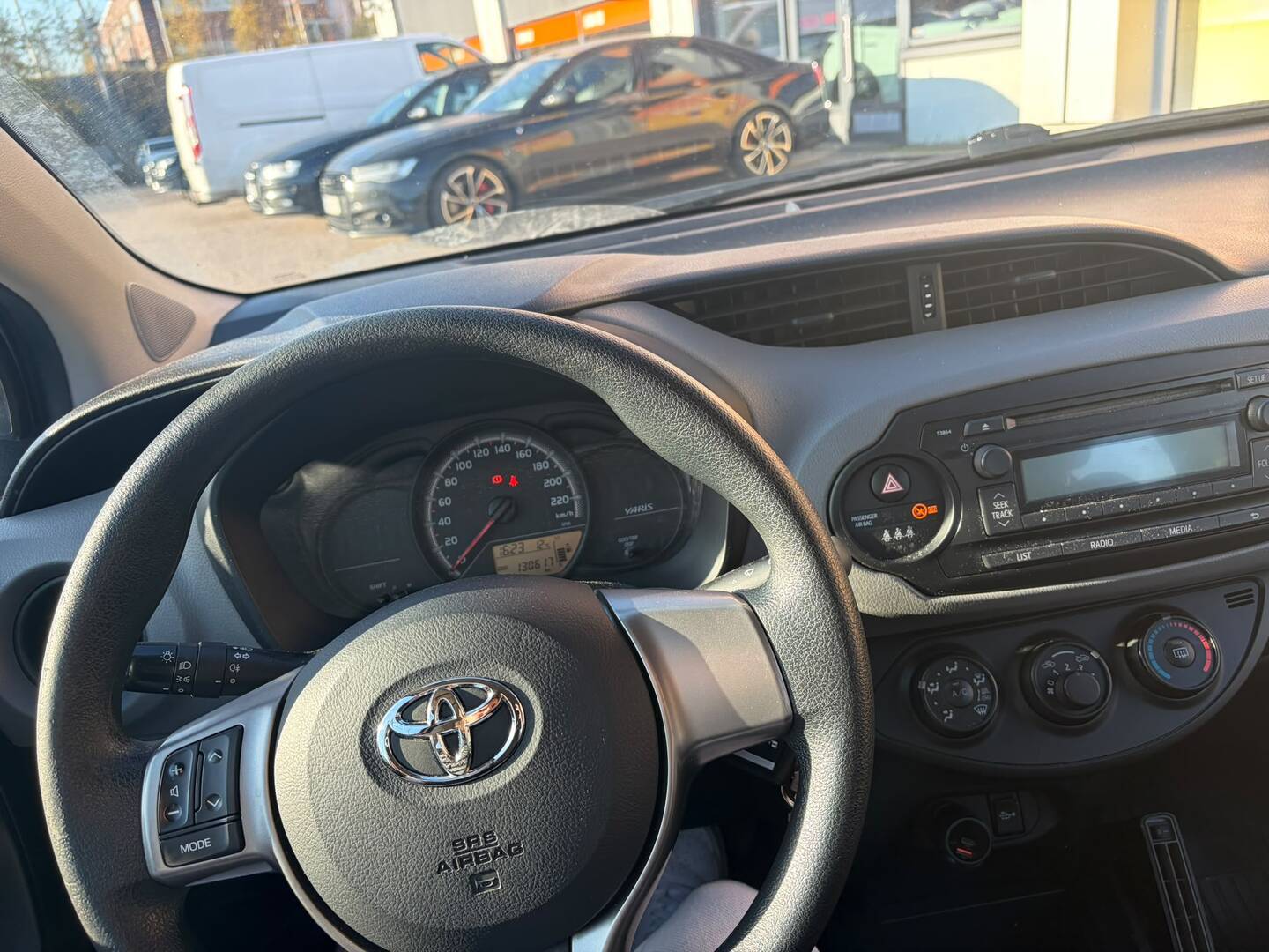 TOYOTA Yaris 2015