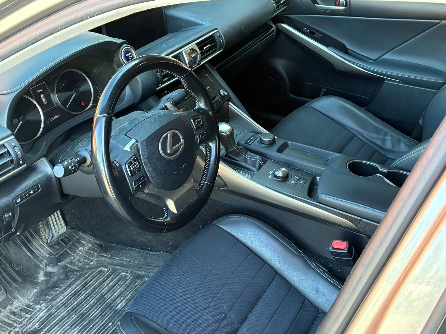 LEXUS IS 2017