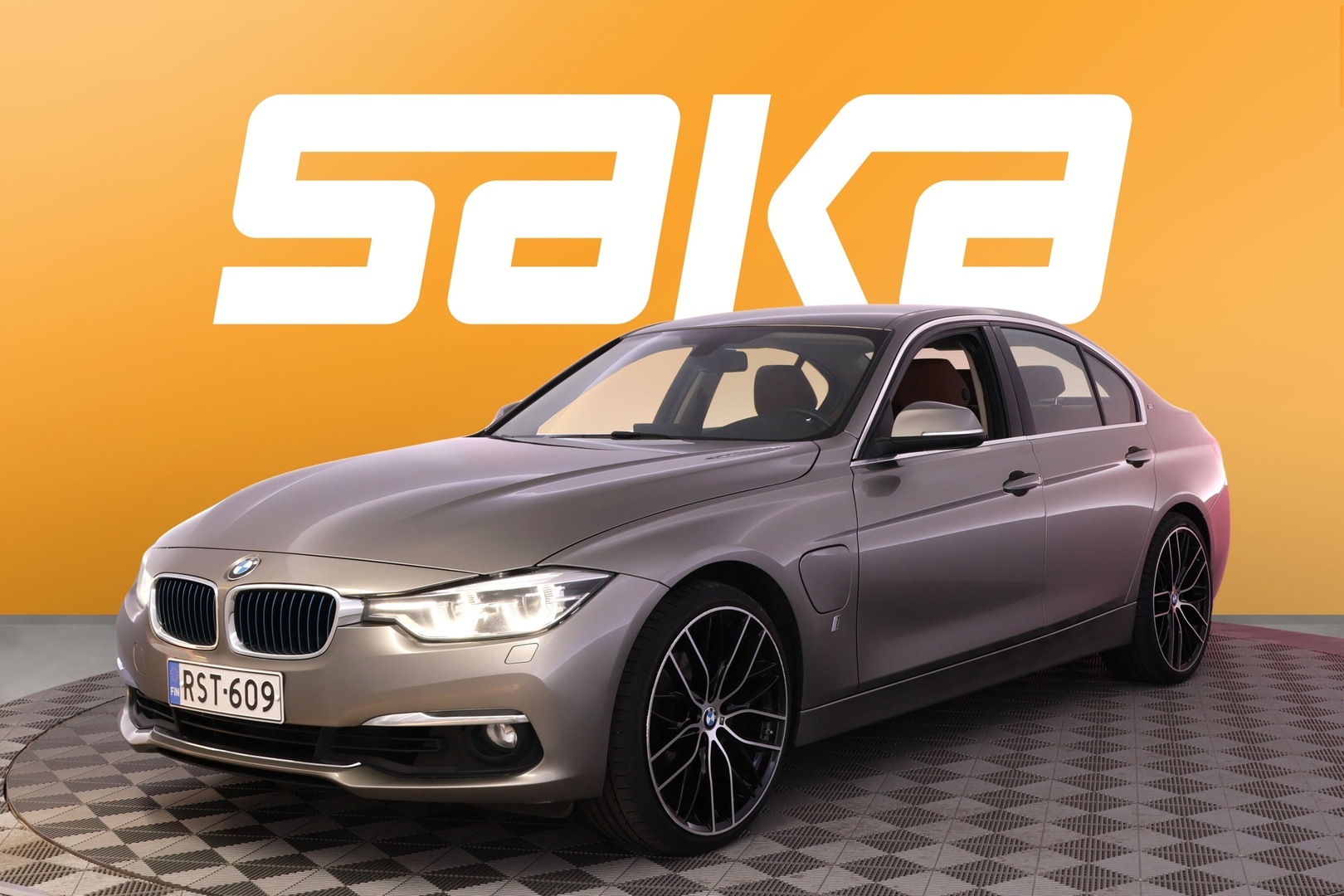 BMW 330 2017