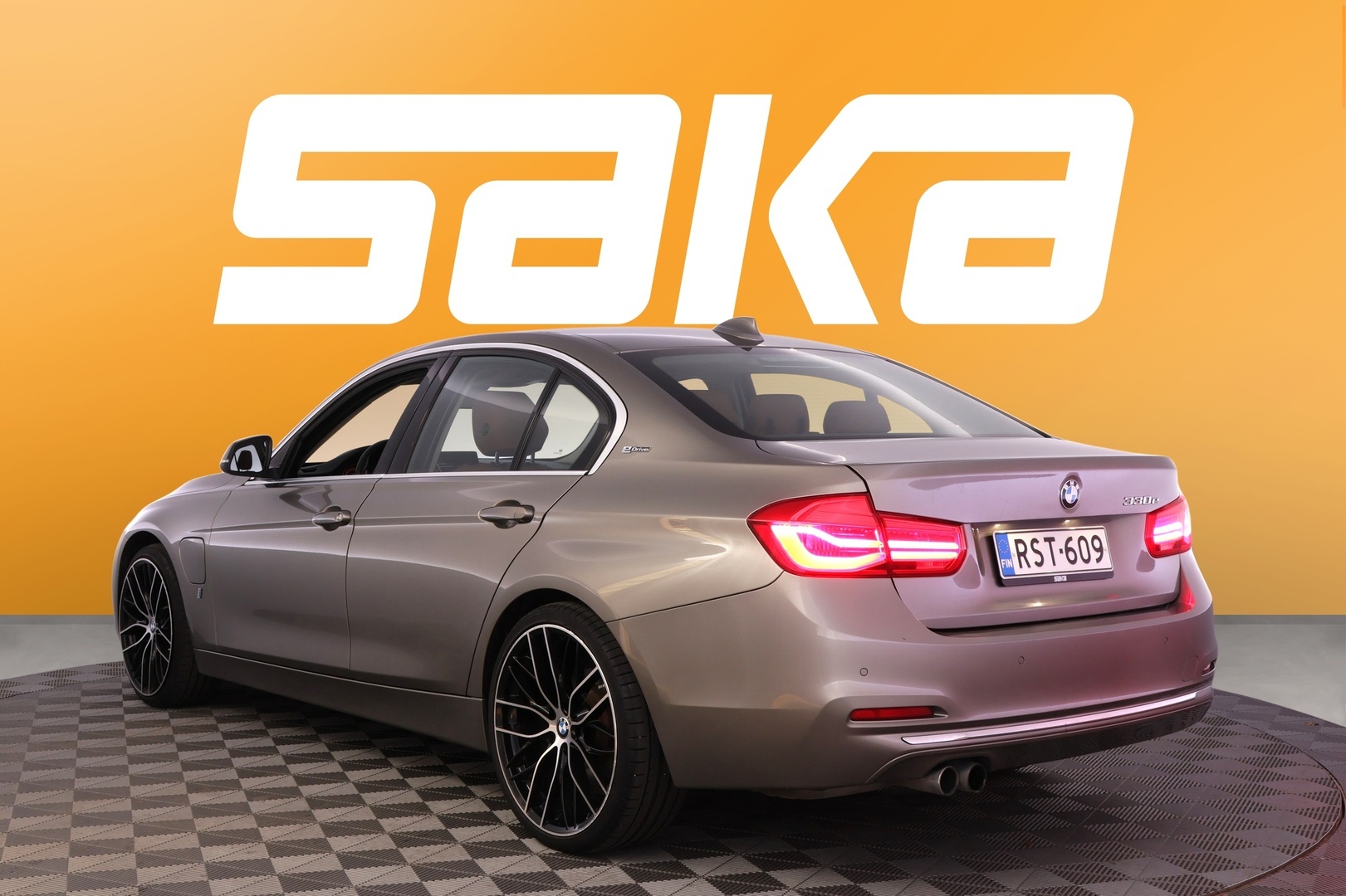 BMW 330 2017