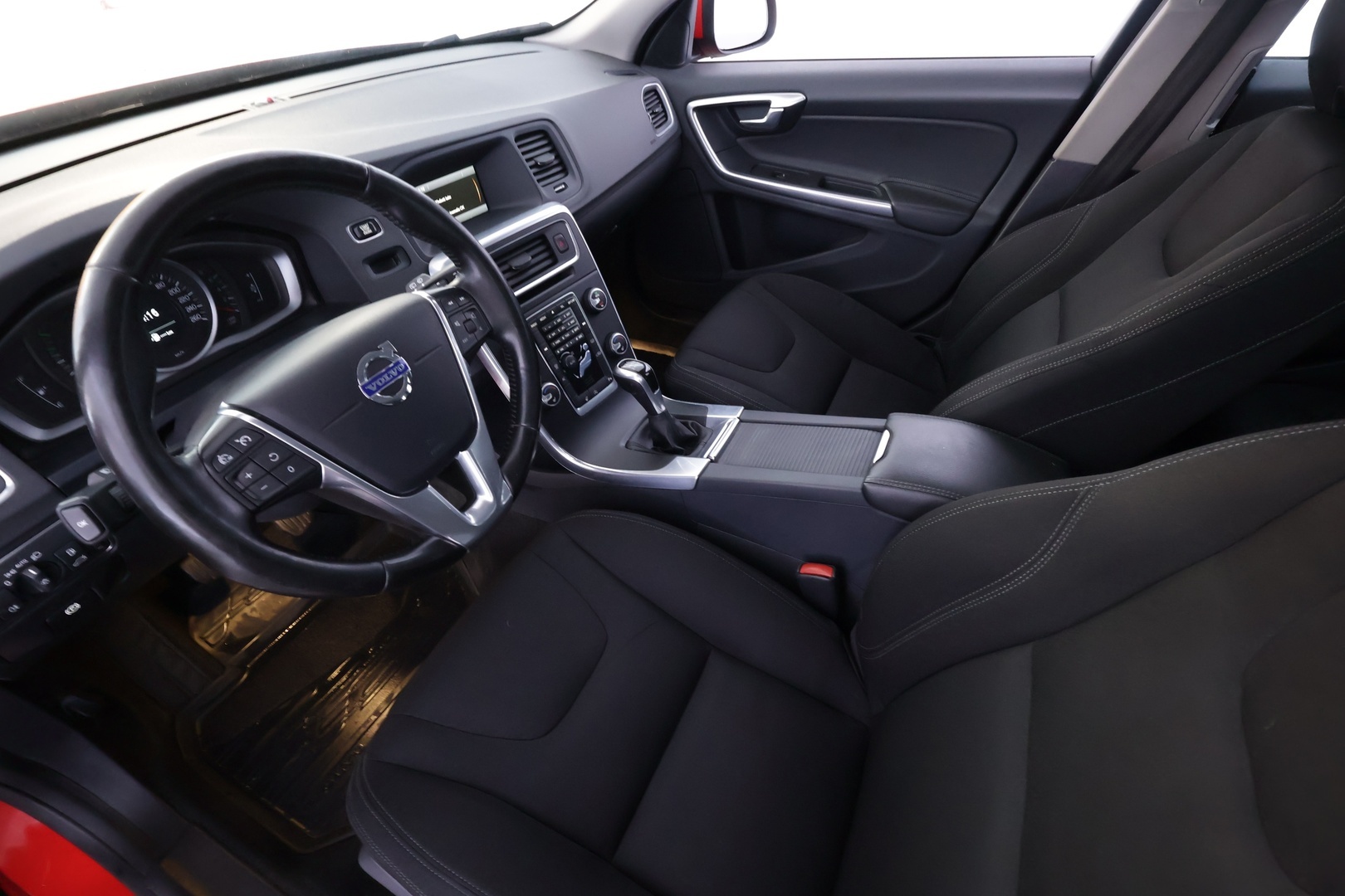 VOLVO V60 2016