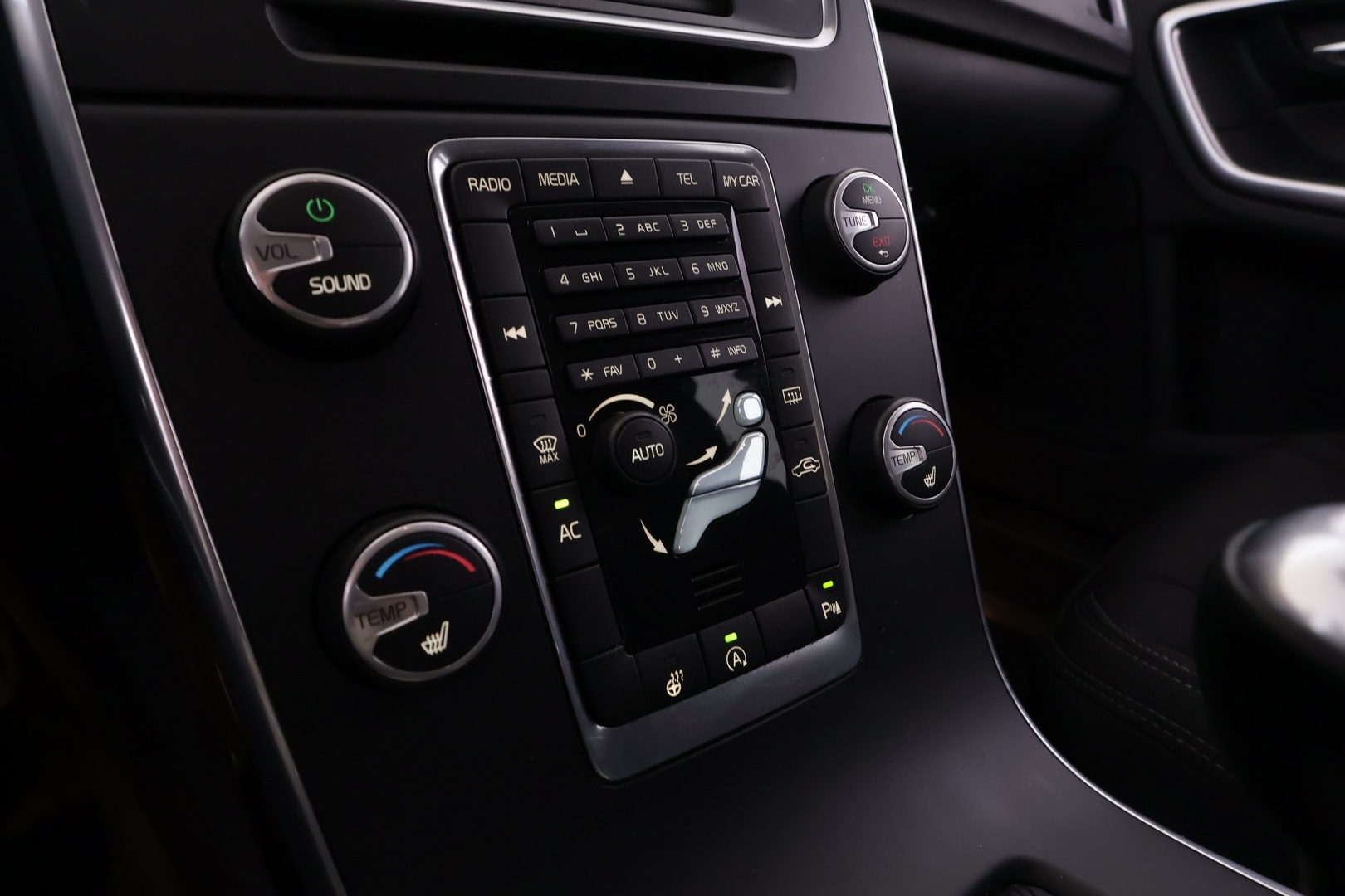 VOLVO V60 2016